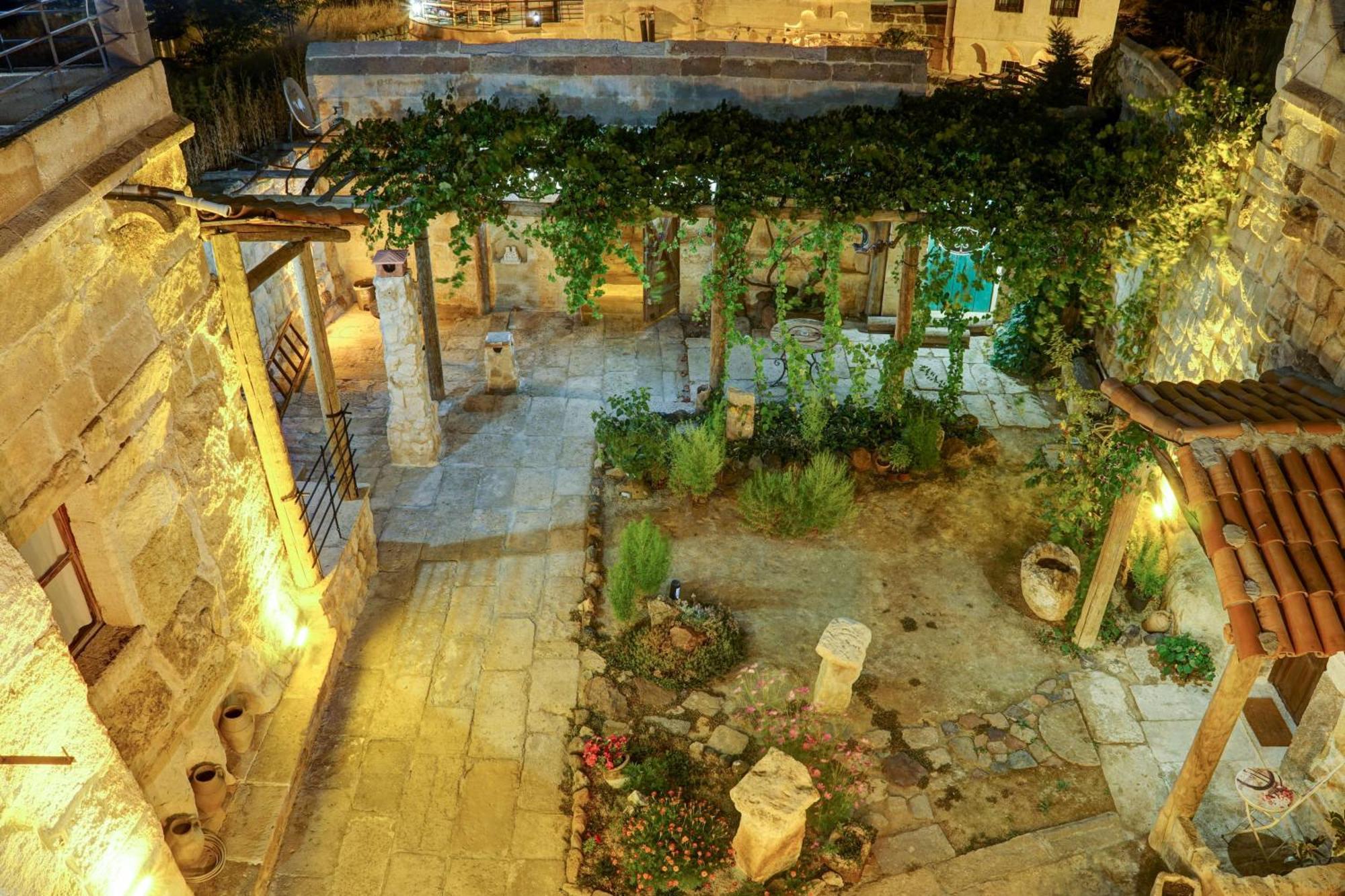 Gibos Cave Hotel Юргюп Екстериор снимка